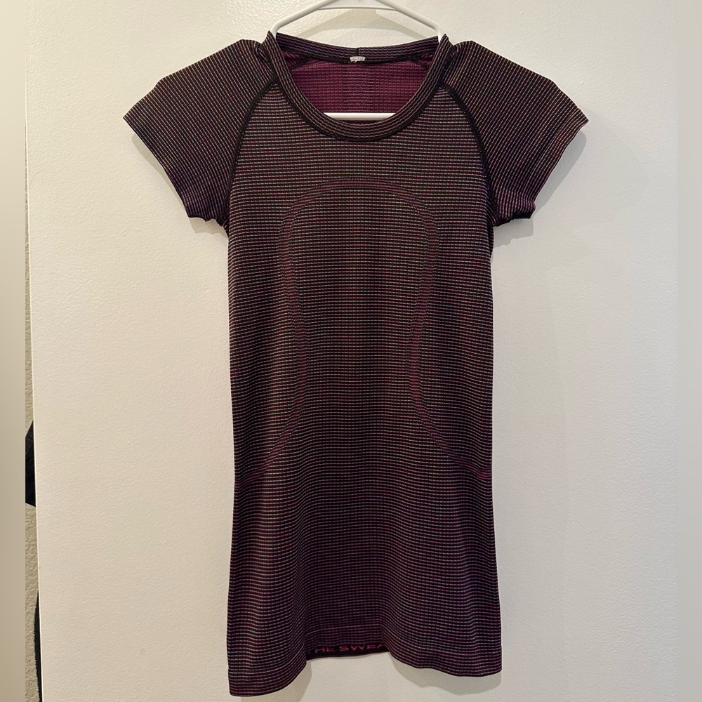 Swiftly Tech Short-Sleeve Shirt 2.0
Hip Length